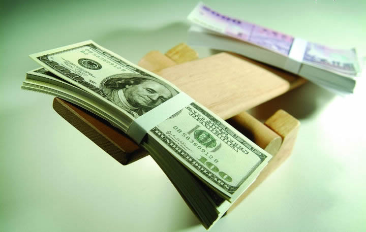 日本央行加息难挽日元颓势 债务压力与干预风险并存